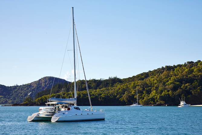 catamaran_anchored